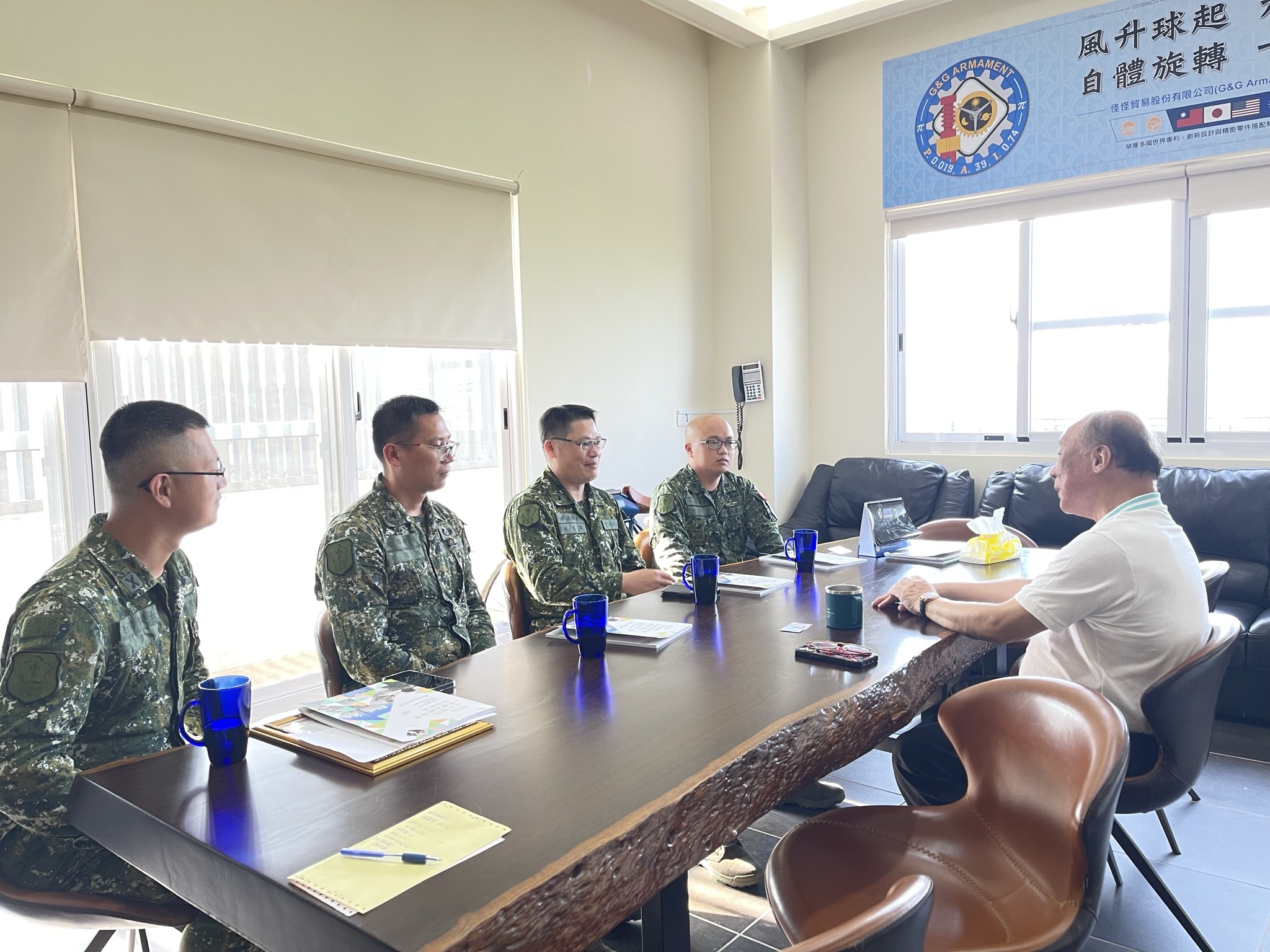 南投後備旅 參訪 軍警戰術射擊訓練系統