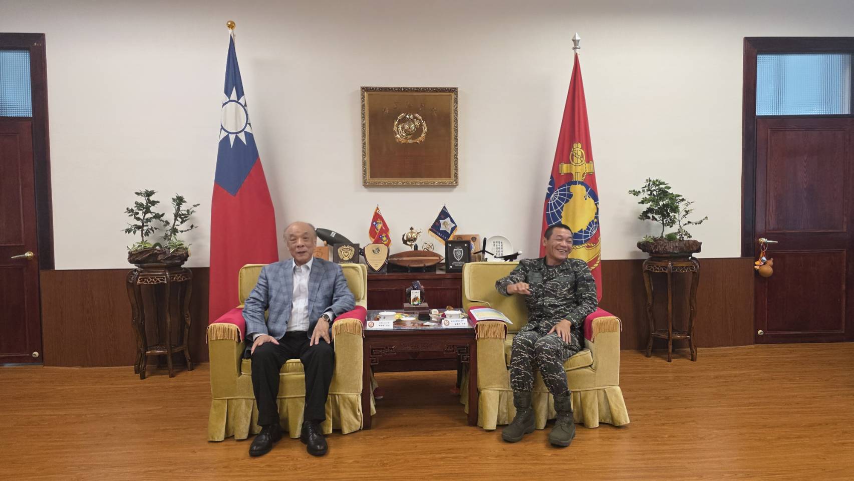 海軍陸戰隊指揮部 拜訪