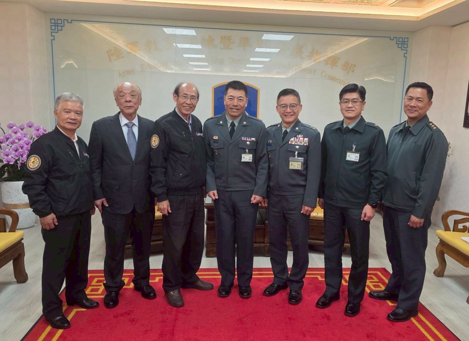 宜蘭仕紳敬軍團拜訪六軍團陳文星指揮官