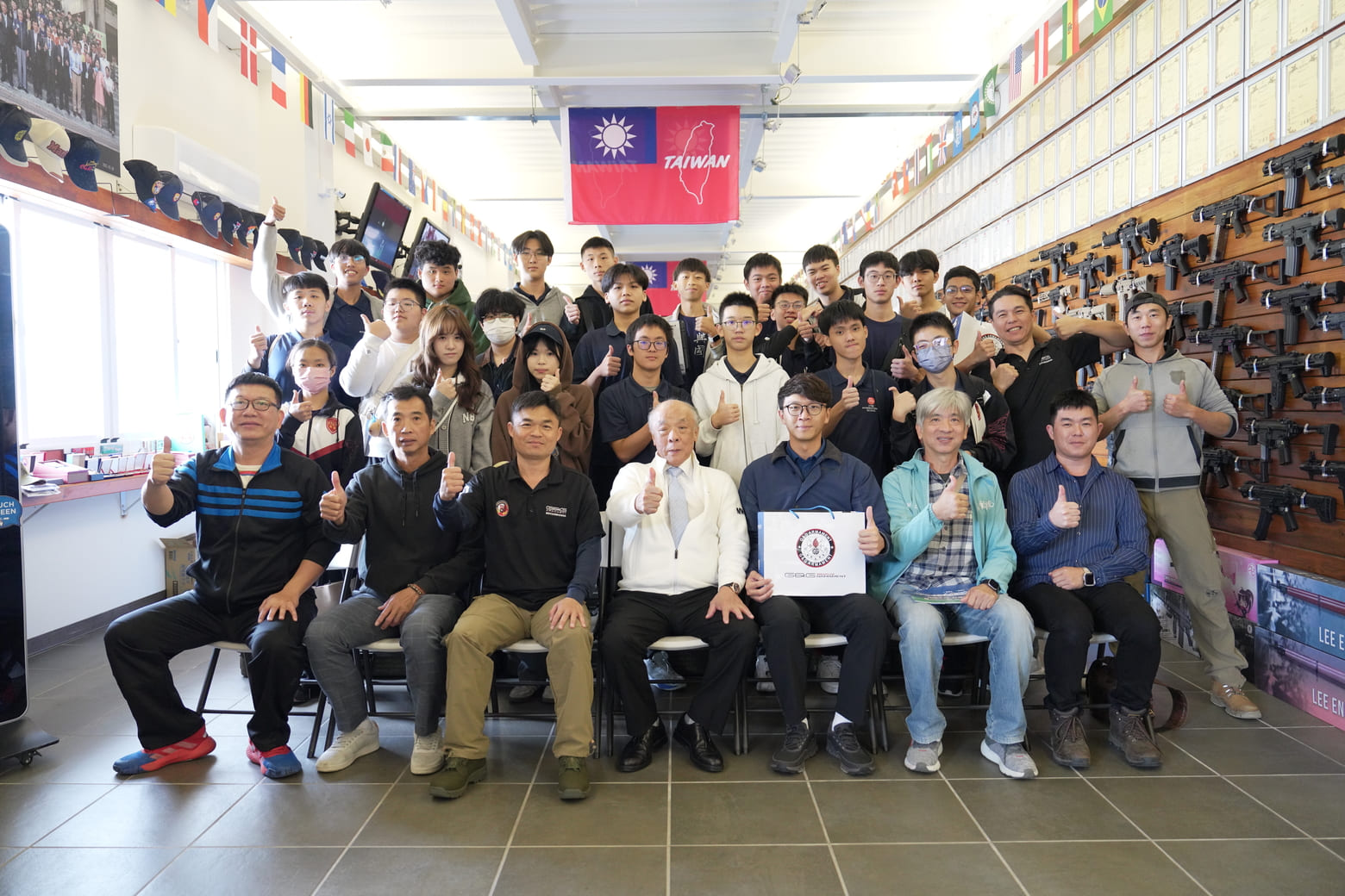 臺南市全民國防教育協會_蘇教官帶學生參訪